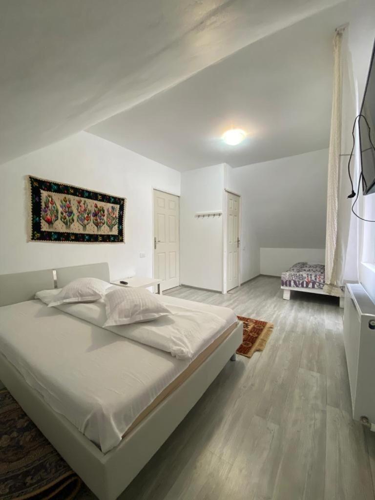 Casa Mili Hotel Grinties Luaran gambar